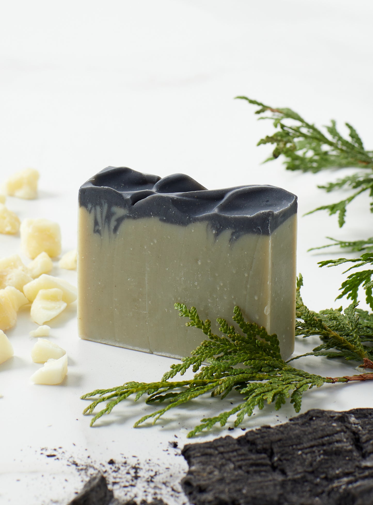 - Savon - Cèdre et Charbon / Cedar & charcoal soap