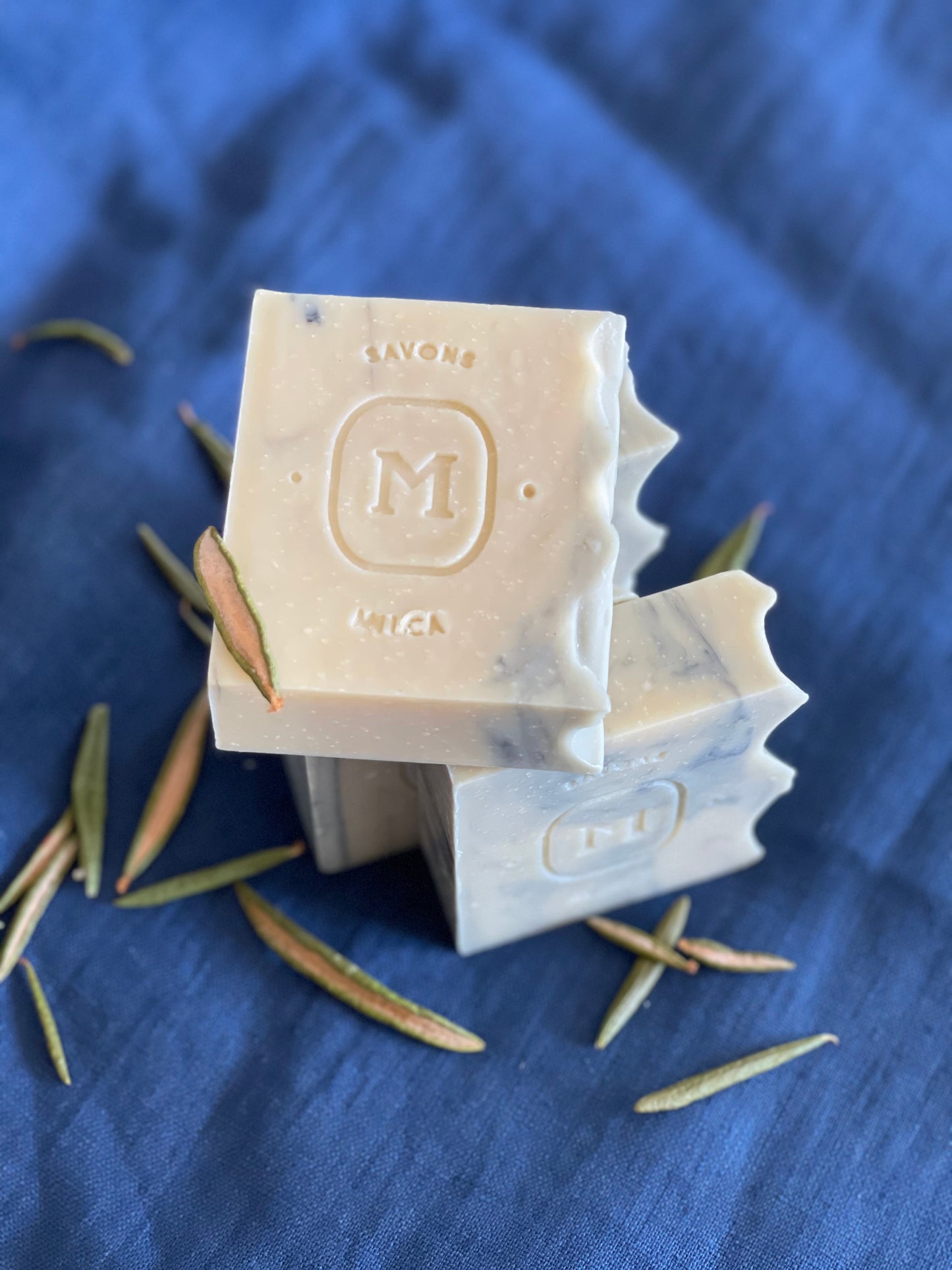 - Savon - ÉPHÉMÈRE 002 - Thé du Labrador et Patchouli / Labrador tea & patchouli soap