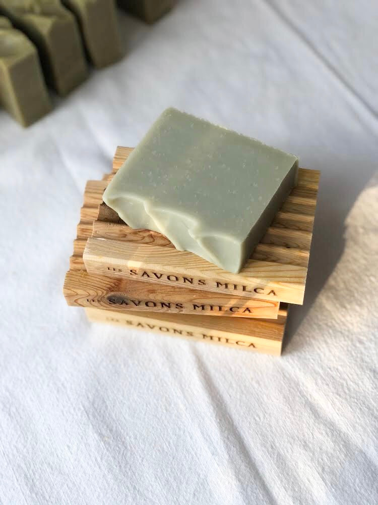 Porte-savon en cèdre fait au Québec / Cedar soap dish