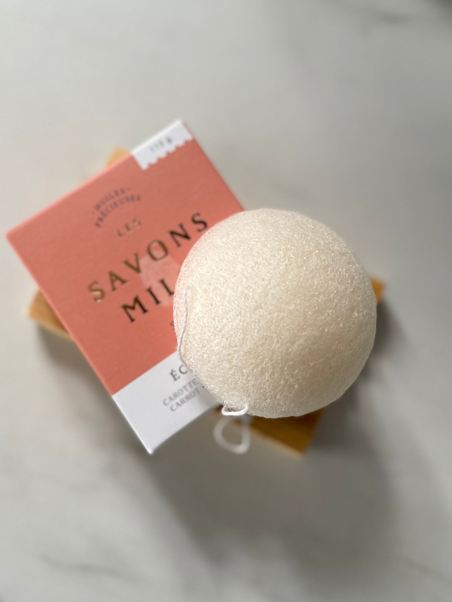 Éponge Konjac exfoliante pour visage nature / Natural konjac sponge facial exfoliant