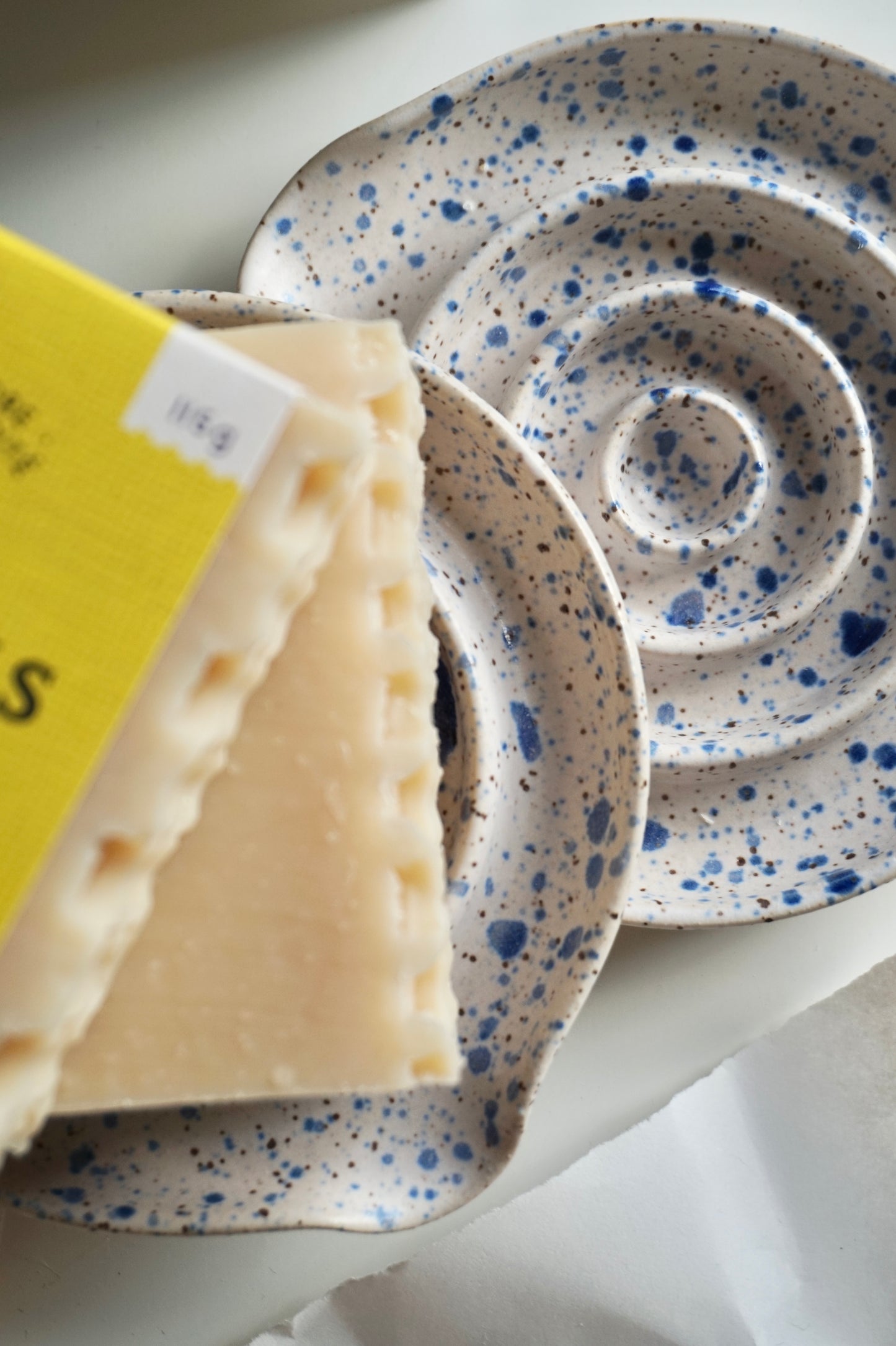 Porte-savon en céramique ÉCLATS BLEU / BLUE SPECKS ceramic soap dish